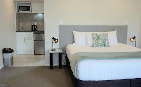 Bk'S Pohutukawa Lodge